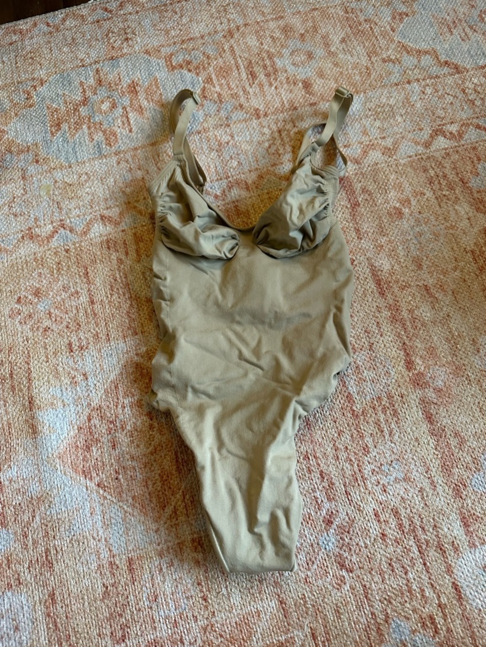 SKIMS seamless sculpt thong bodysuit in clay size medium NWOT - Picture 2 of 4